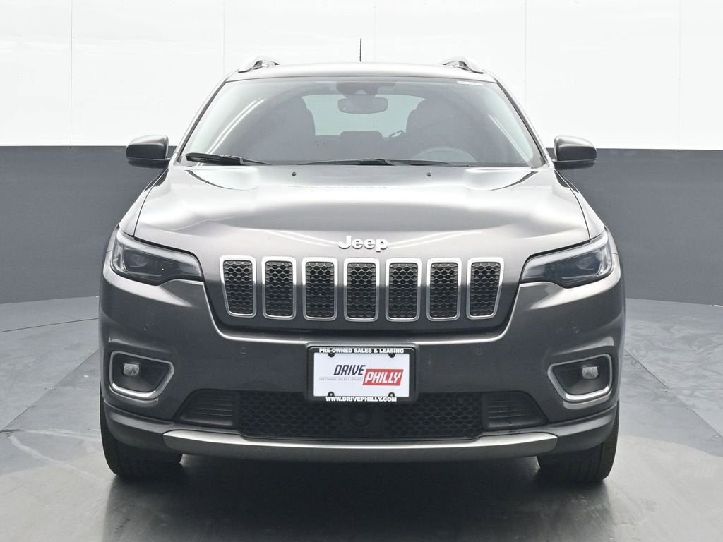 2021 Jeep Cherokee Limited 4x4 in Gray — front three-quarter view