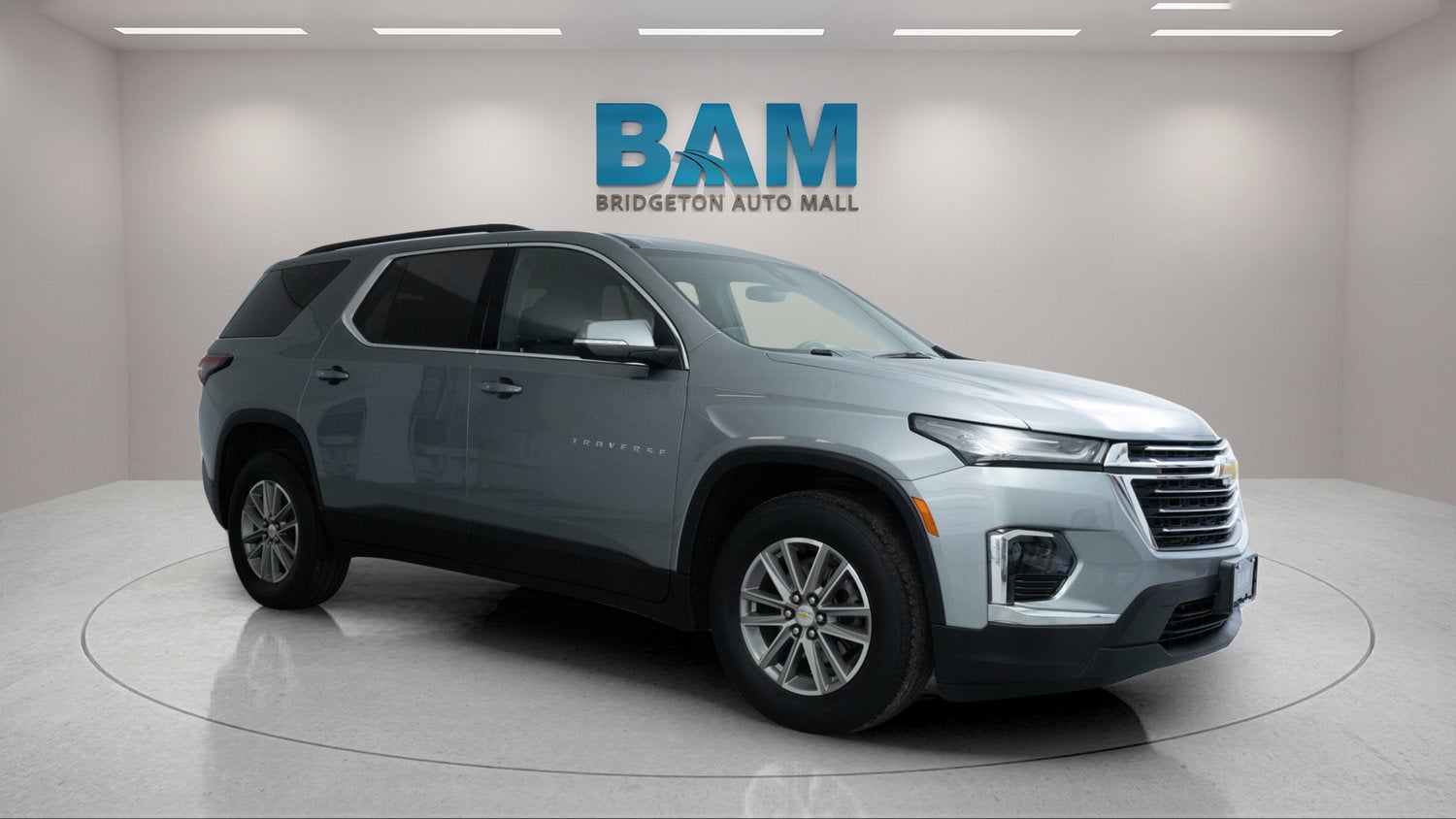 2023 Chevrolet Traverse LT Cloth in Sterling Gray Metallic — front three-quarter view