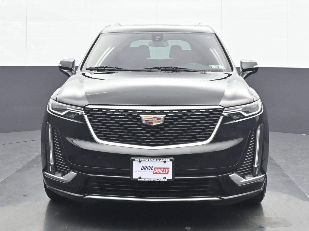 2023 Cadillac XT6 Luxury in Stellar Black Metallic — front three-quarter view