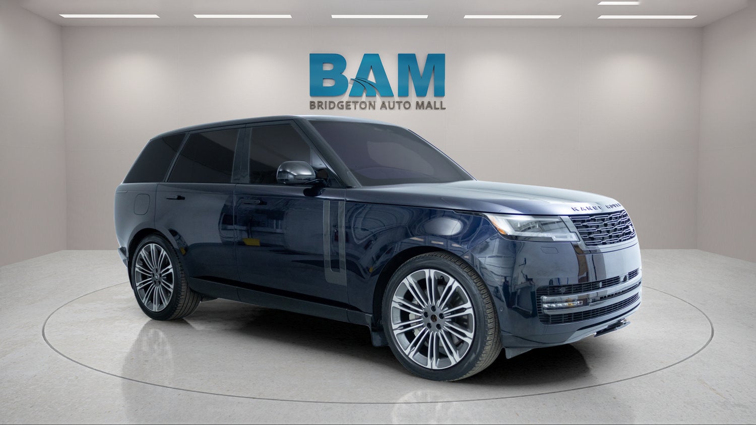 2023 Land Rover Range Rover P530 SE in Blue — front three-quarter view